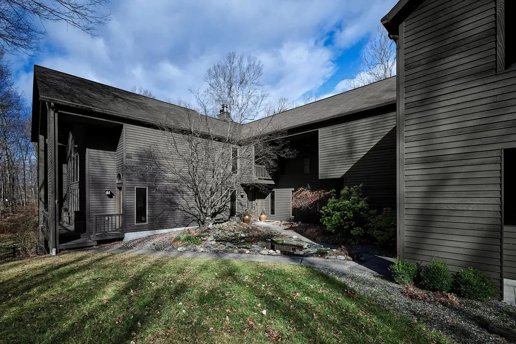 16 Winston Drive Rhinebeck NY 12572