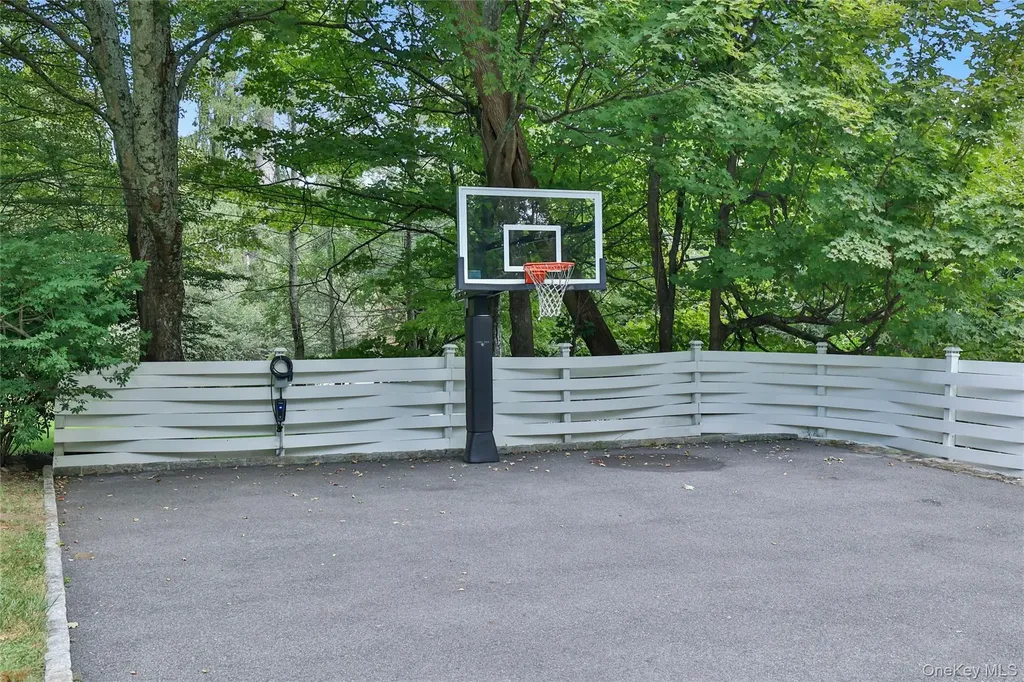 8 Old Roaring Brook Road Mount Kisco NY 10549