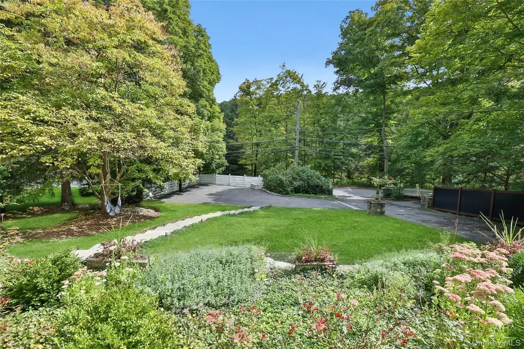 8 Old Roaring Brook Road Mount Kisco NY 10549