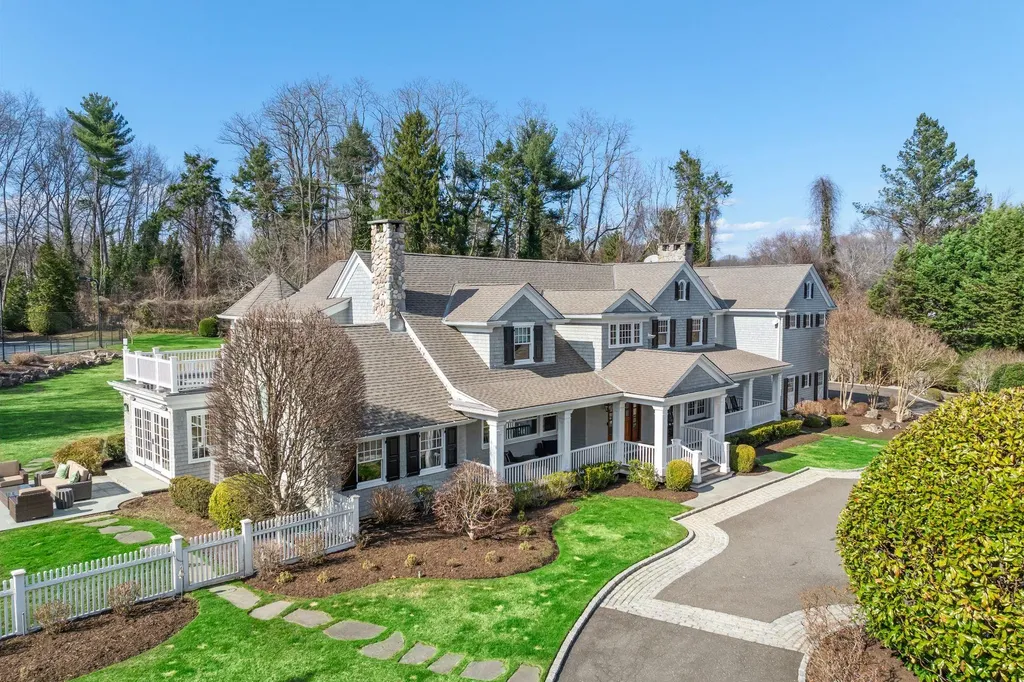 32 Wawapek Road Cold Spring Harbor NY 11724