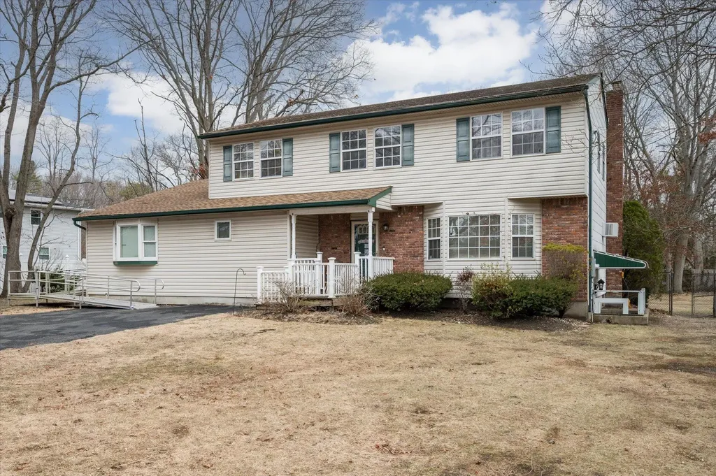 2541 Pine Avenue Ronkonkoma NY 11779