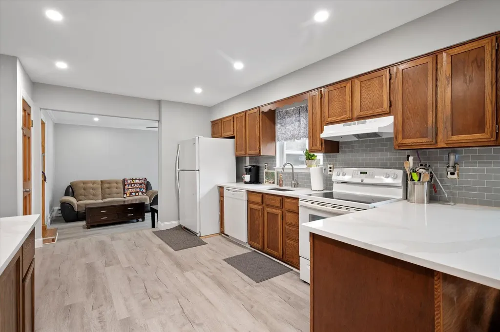 2541 Pine Avenue Ronkonkoma NY 11779