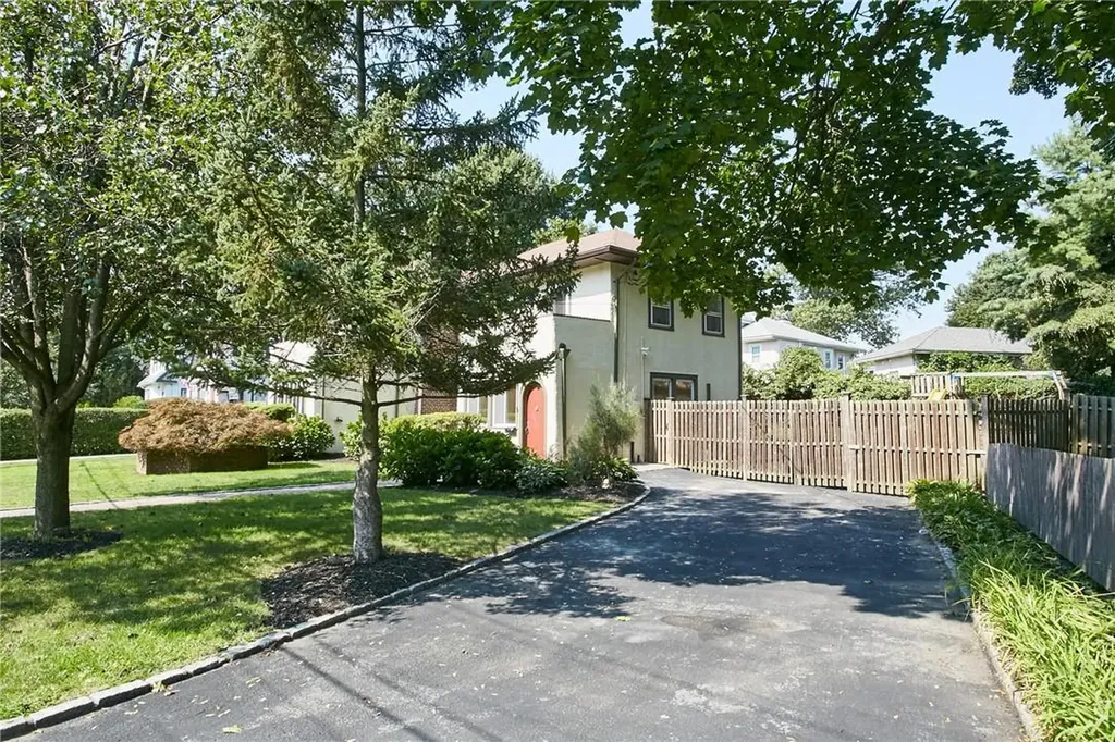 44 Chester Place New Rochelle NY 10801