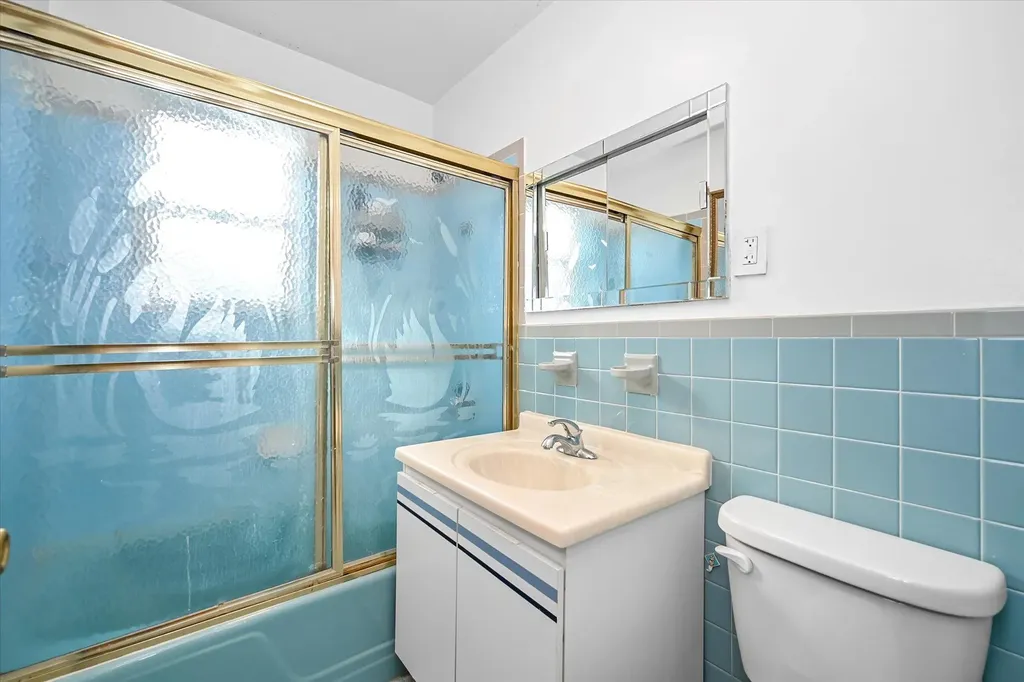 1050 Waring Avenue Bronx NY 10469