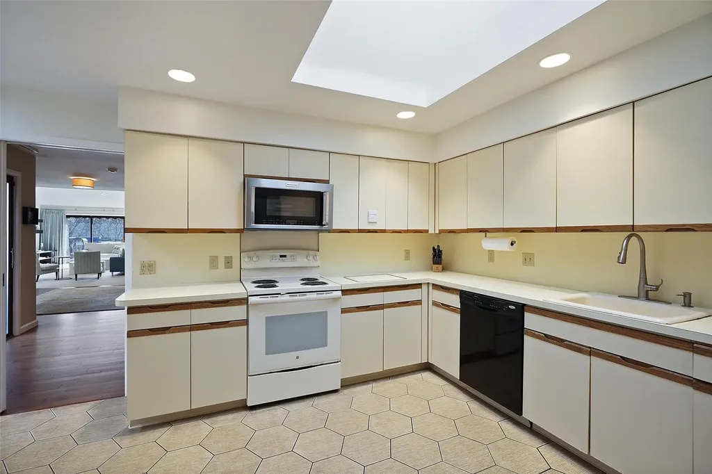 1103 Fairway Green Mamaroneck NY 10543