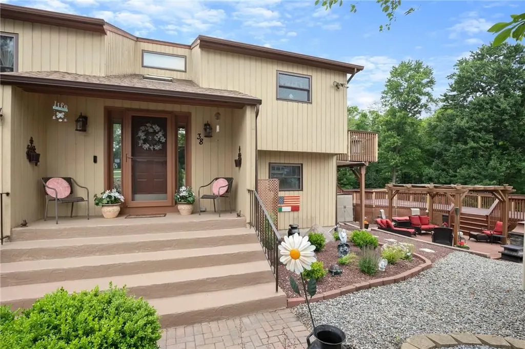 38 Hillside Avenue Mahopac NY 10541