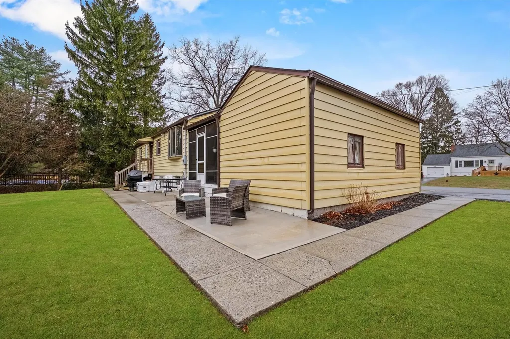 21 Memory Lane Poughkeepsie NY 12603