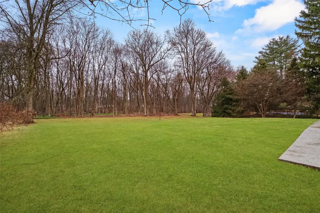 21 Memory Lane Poughkeepsie NY 12603