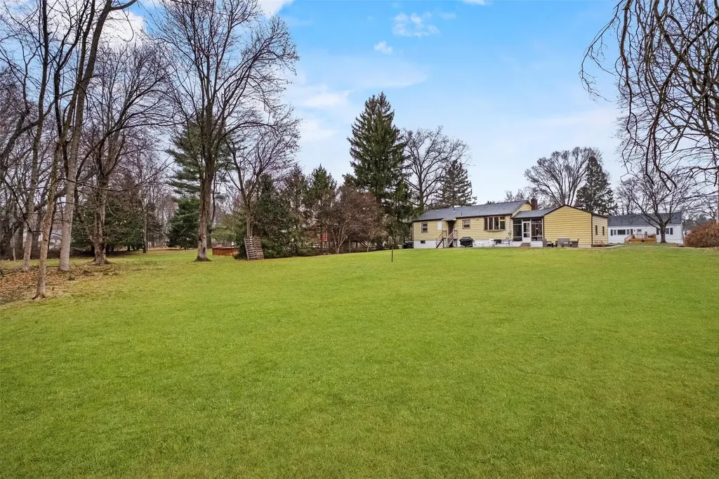 21 Memory Lane Poughkeepsie NY 12603