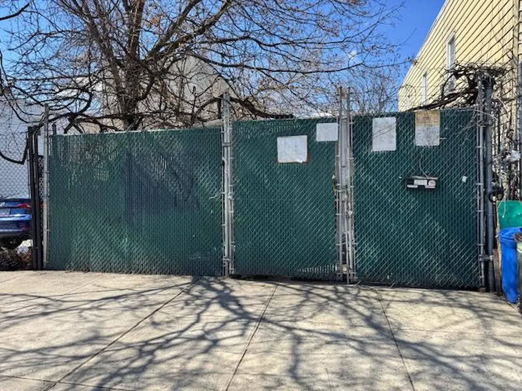 1667 Hunt Avenue Bronx NY 10462