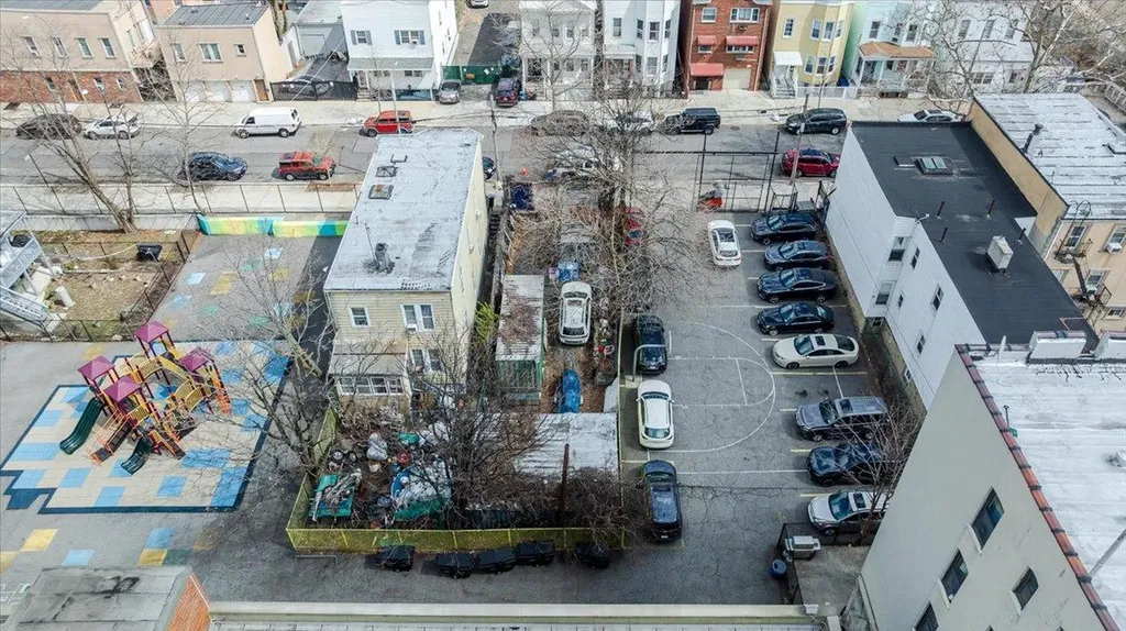 1667 Hunt Avenue Bronx NY 10462