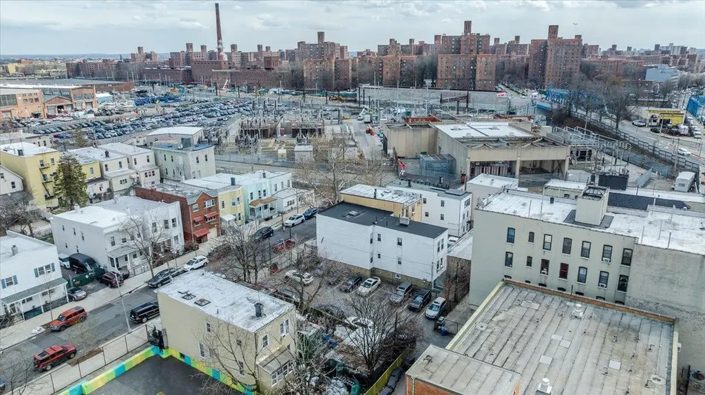 1667 Hunt Avenue Bronx NY 10462