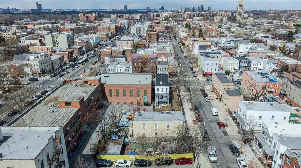 1667 Hunt Avenue Bronx NY 10462