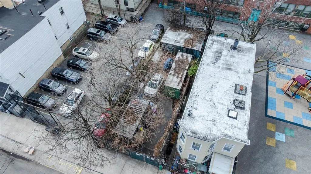 1667 Hunt Avenue Bronx NY 10462