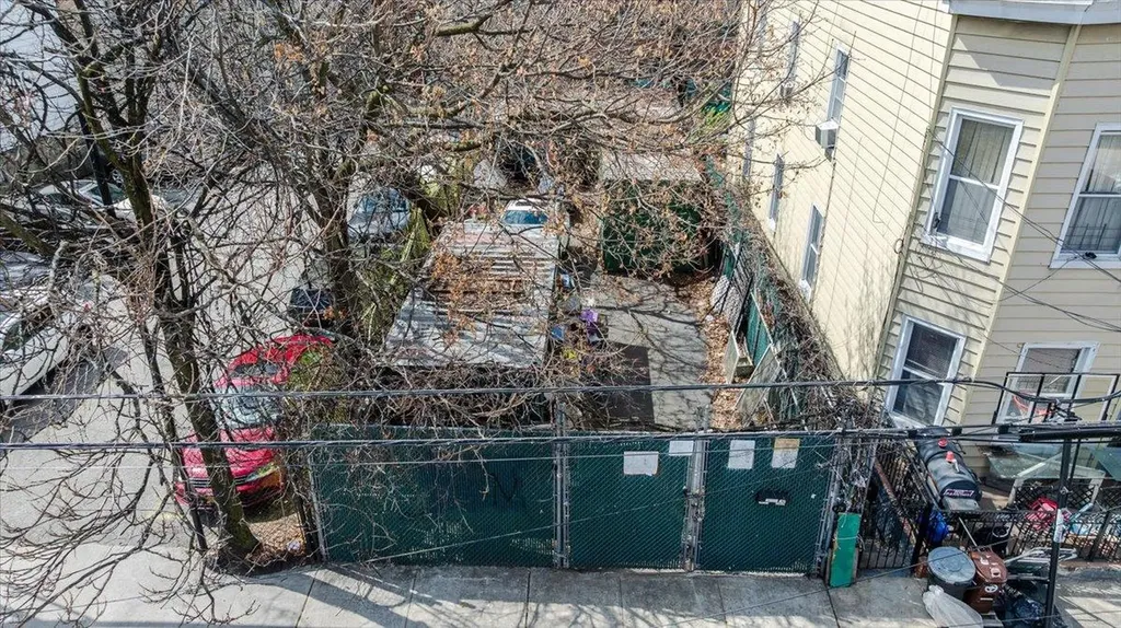 1667 Hunt Avenue Bronx NY 10462