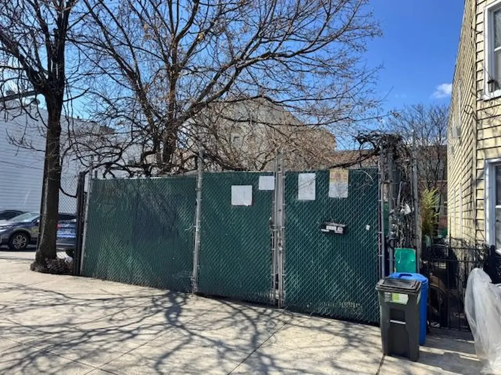 1667 Hunt Avenue Bronx NY 10462