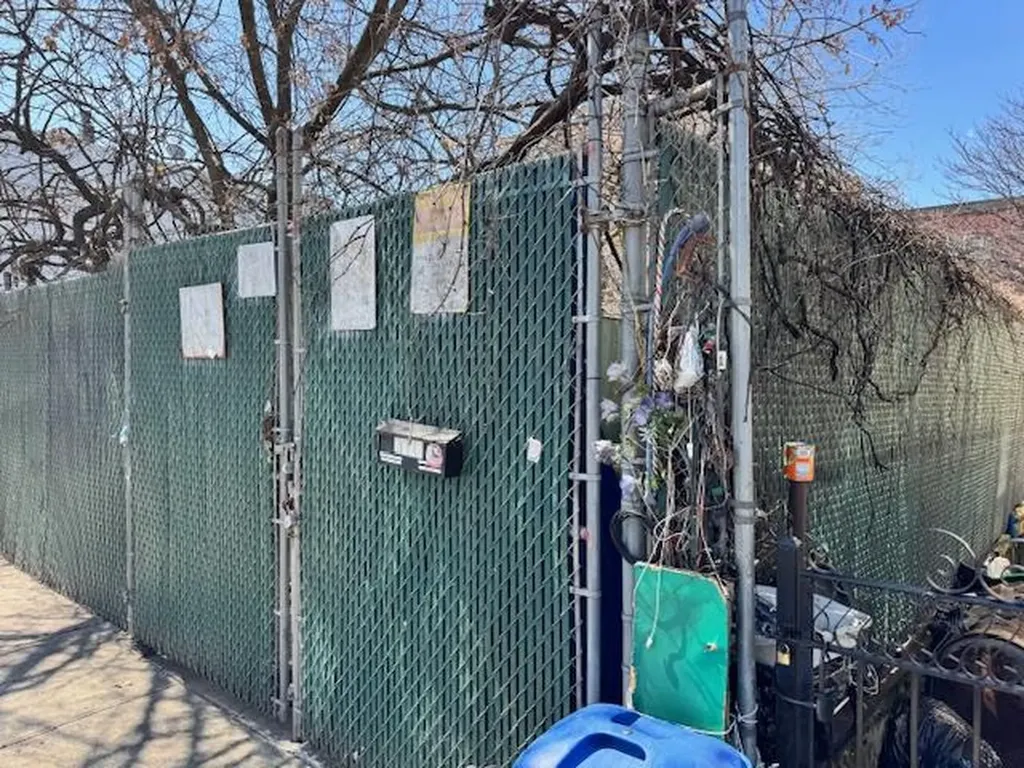 1667 Hunt Avenue Bronx NY 10462