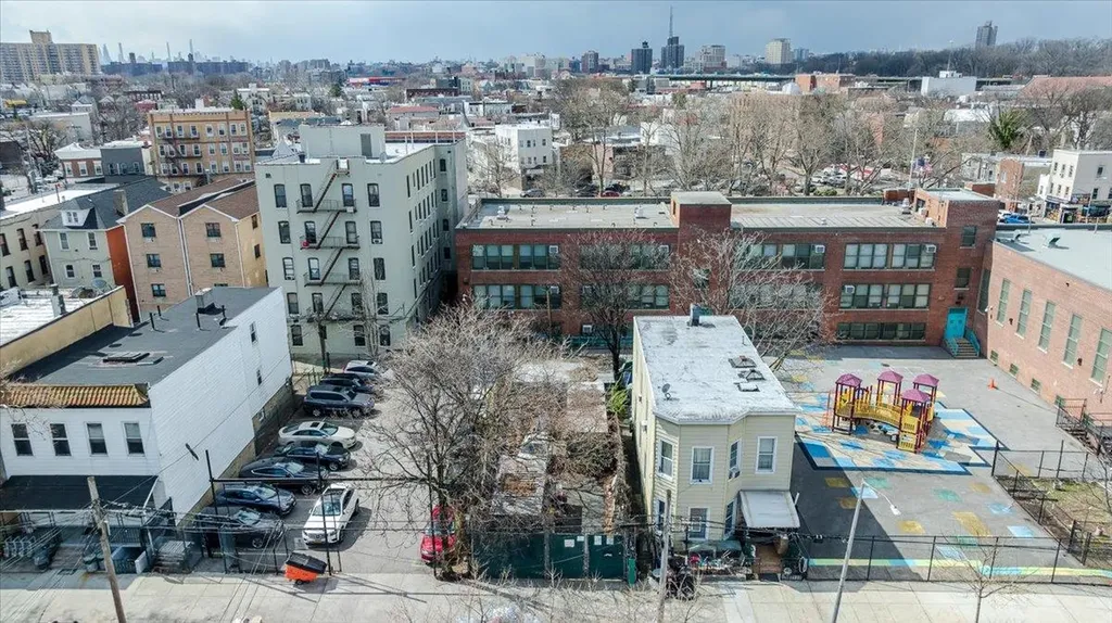 1667 Hunt Avenue Bronx NY 10462