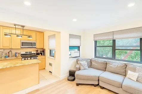 60 White Oak Street New Rochelle NY 10801