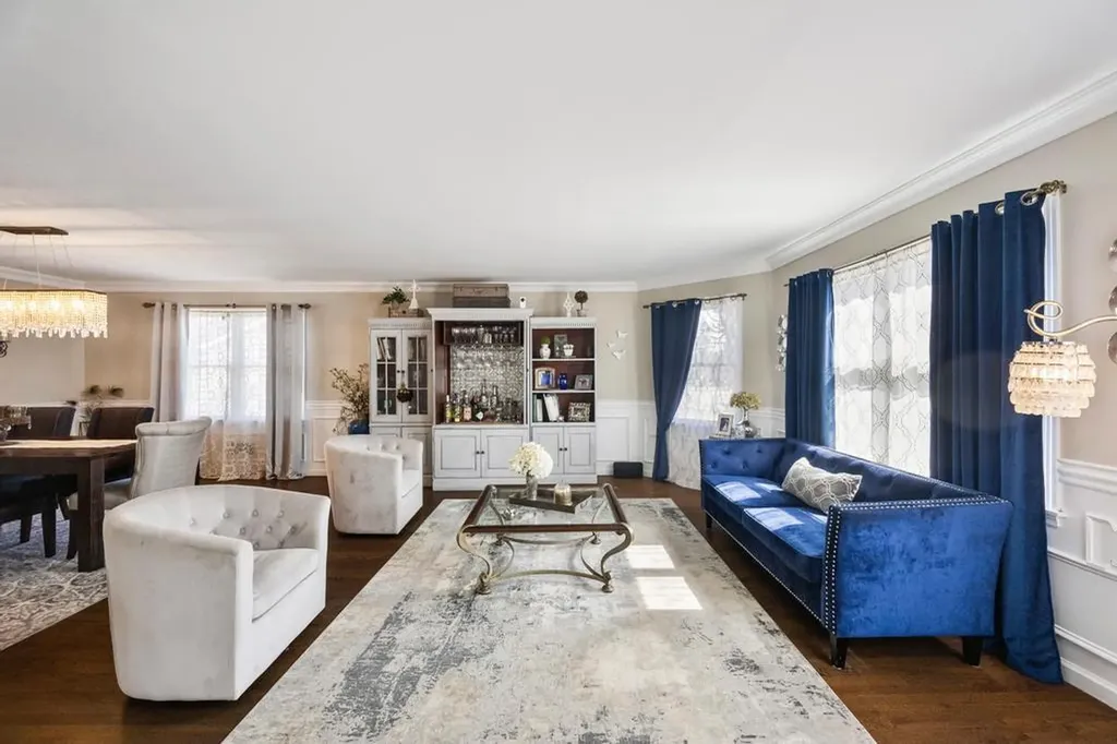 133 Commonwealth Avenue Massapequa NY 11758