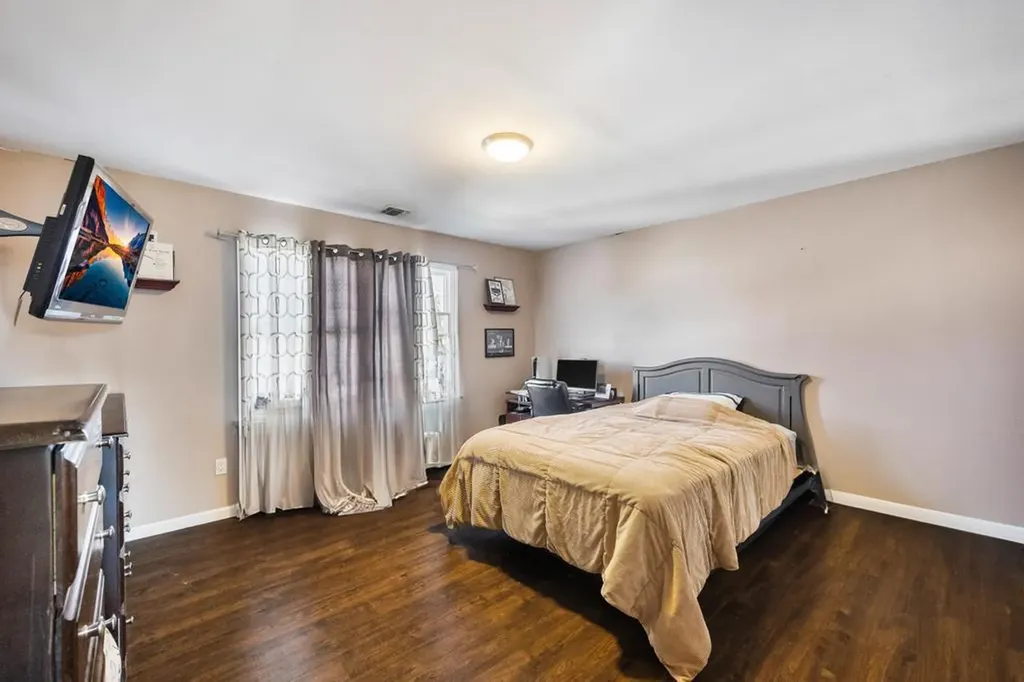 133 Commonwealth Avenue Massapequa NY 11758