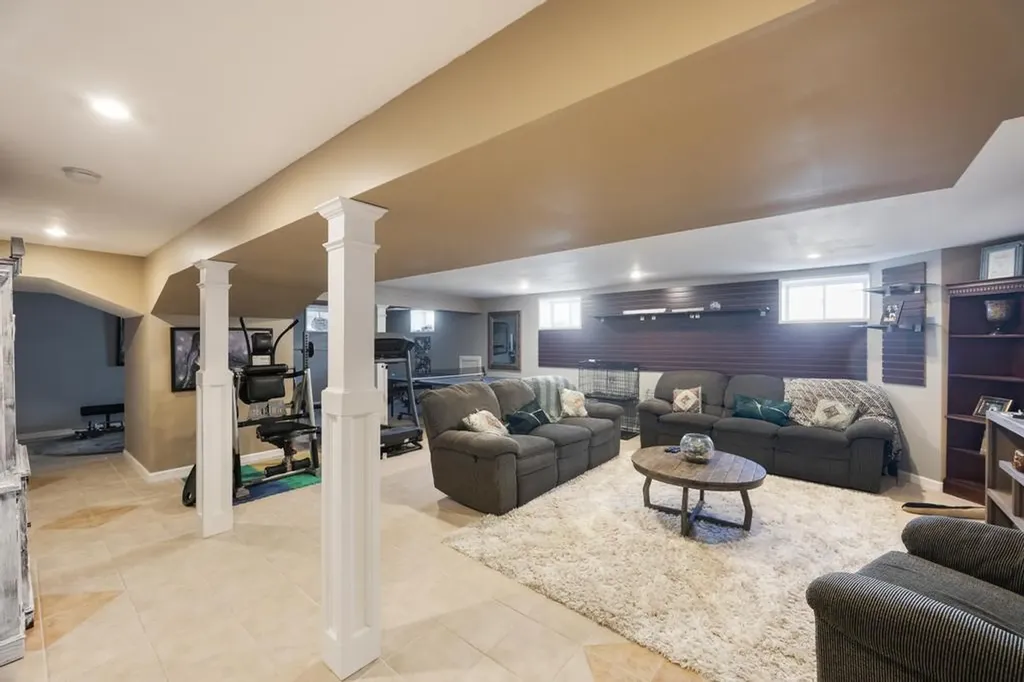 133 Commonwealth Avenue Massapequa NY 11758