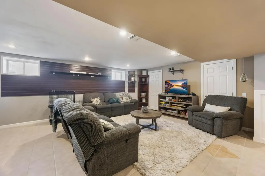 133 Commonwealth Avenue Massapequa NY 11758