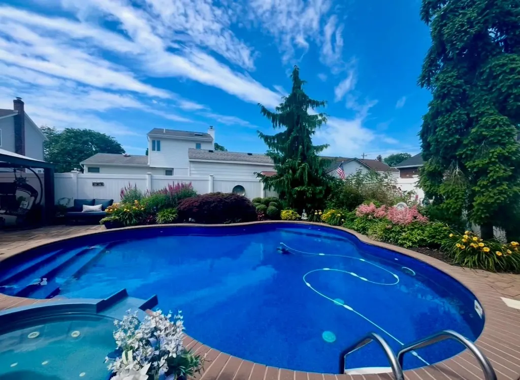133 Commonwealth Avenue Massapequa NY 11758