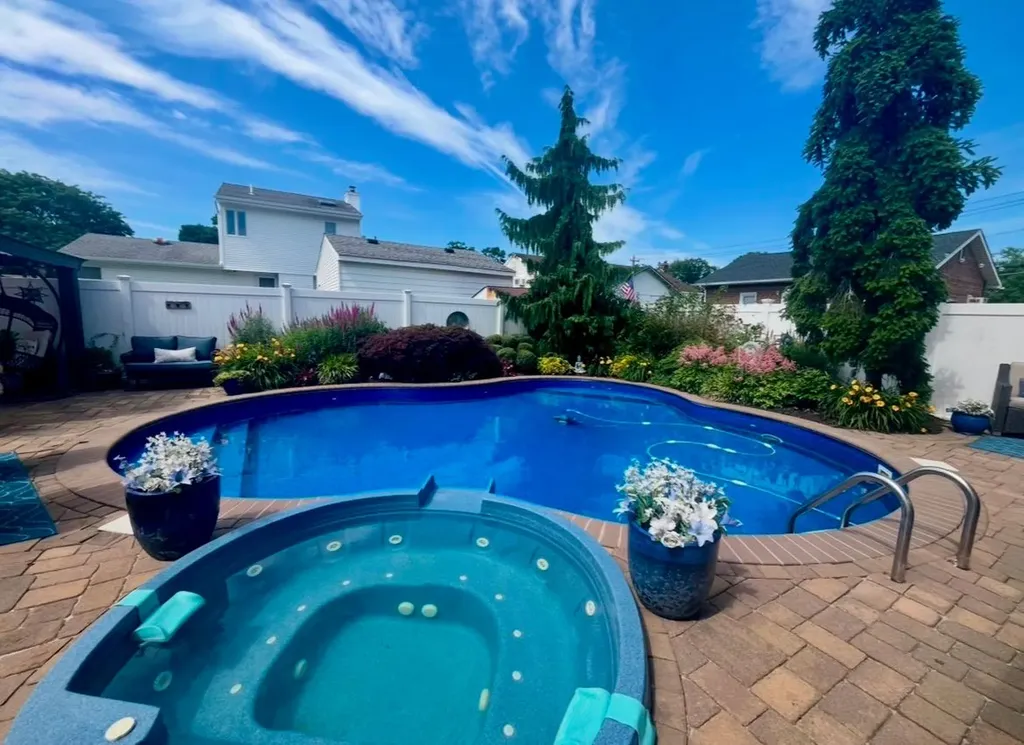 133 Commonwealth Avenue Massapequa NY 11758