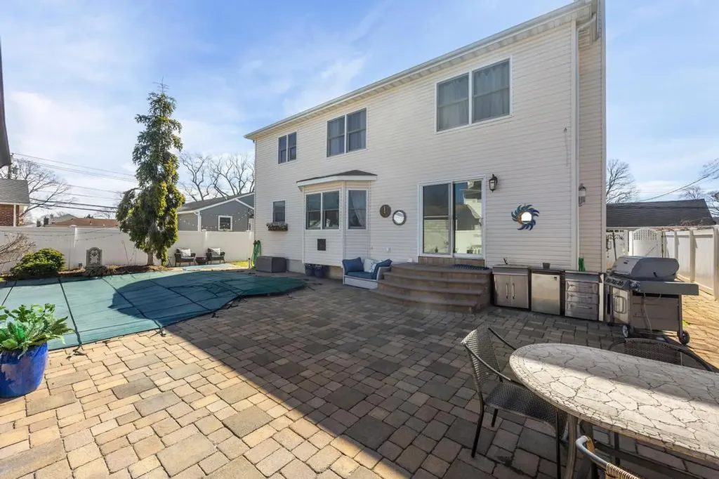 133 Commonwealth Avenue Massapequa NY 11758