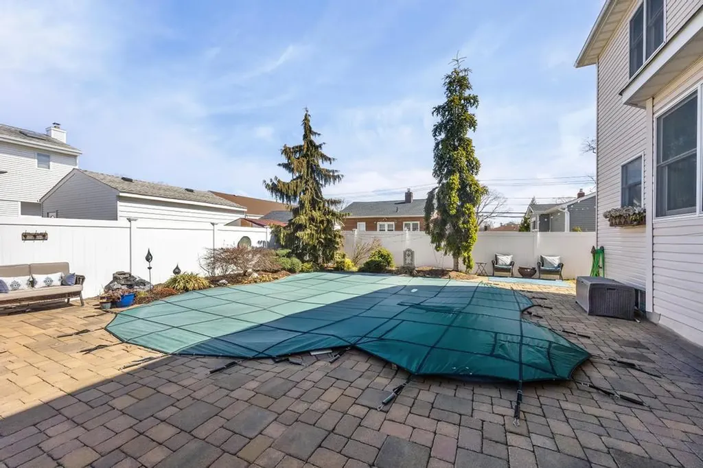133 Commonwealth Avenue Massapequa NY 11758
