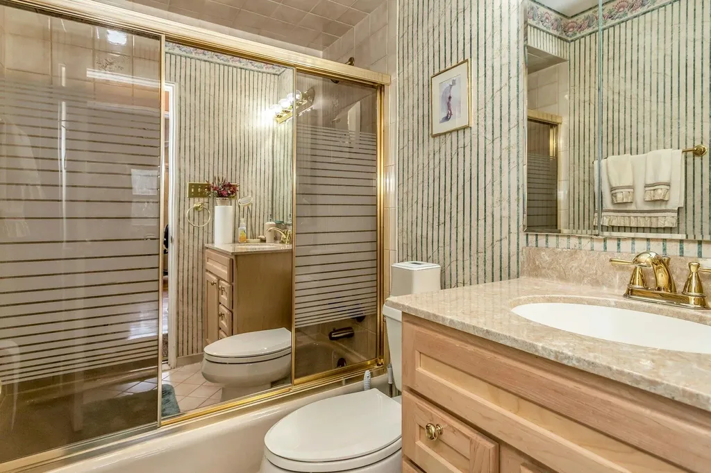 25 Mitchell Avenue Plainview NY 11803