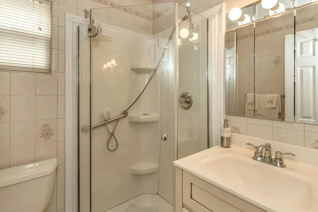 25 Mitchell Avenue Plainview NY 11803