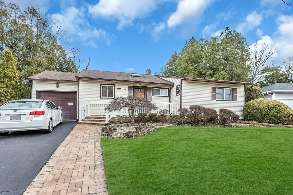25 Mitchell Avenue Plainview NY 11803