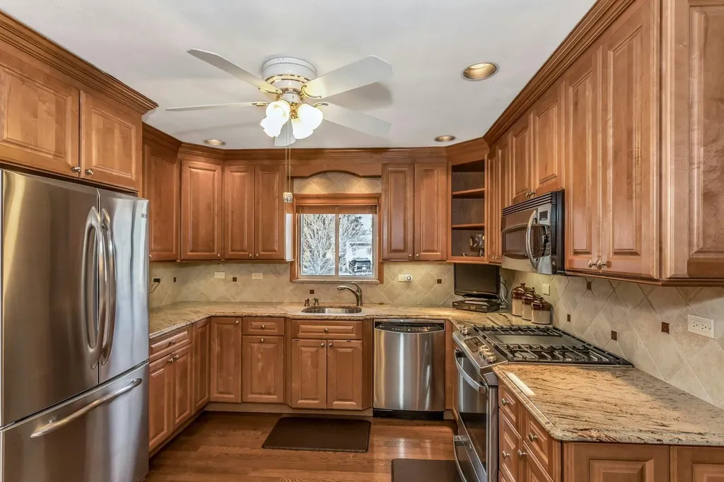 25 Mitchell Avenue Plainview NY 11803