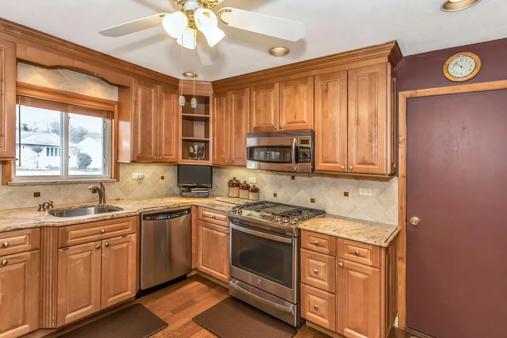 25 Mitchell Avenue Plainview NY 11803