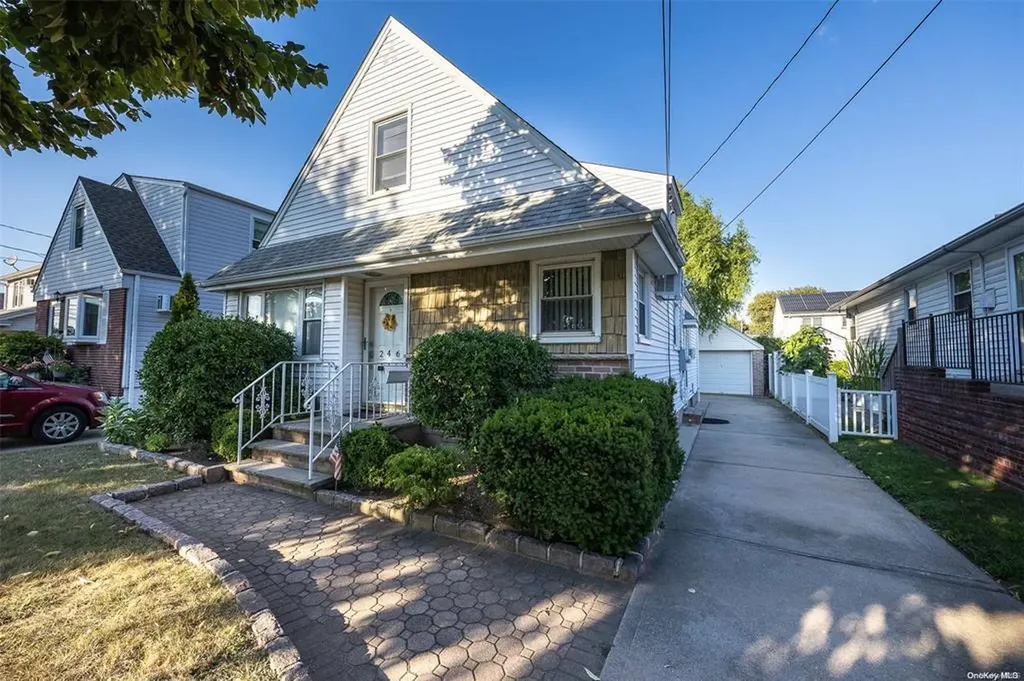246 Wardwell Road Mineola NY 11501