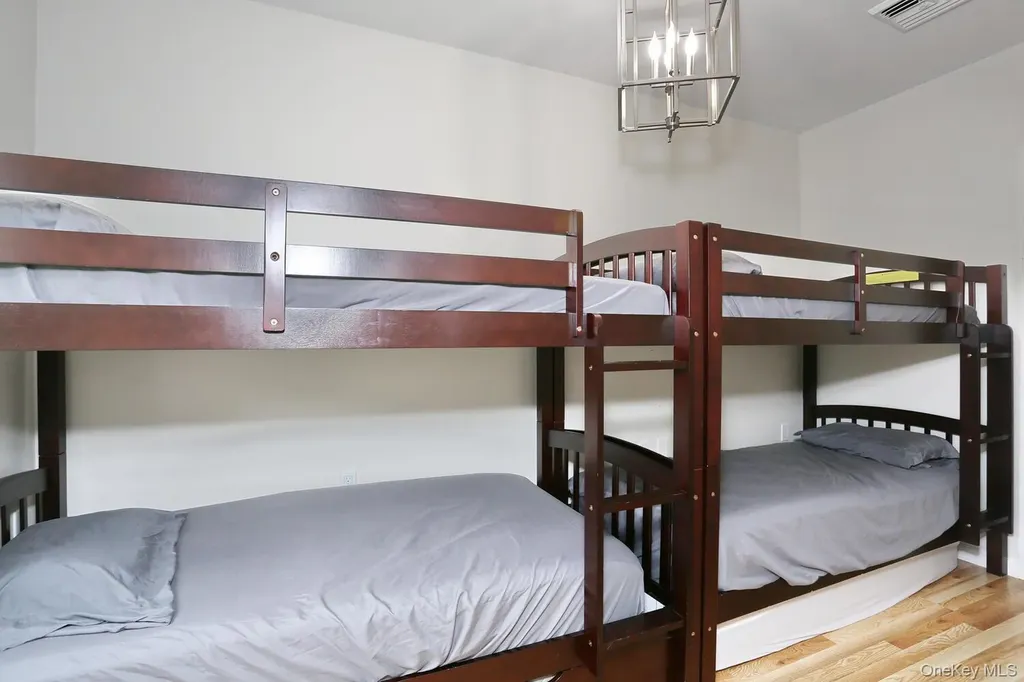17 Harvard Square Woodridge NY 12789