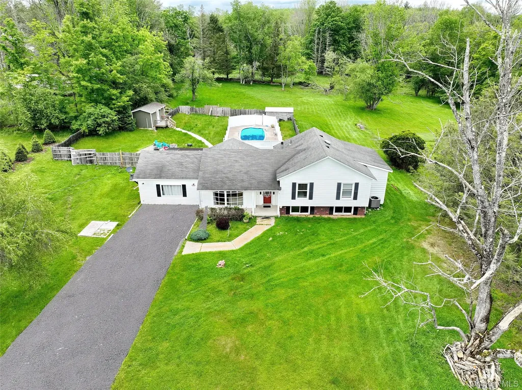 17 Harvard Square Woodridge NY 12789