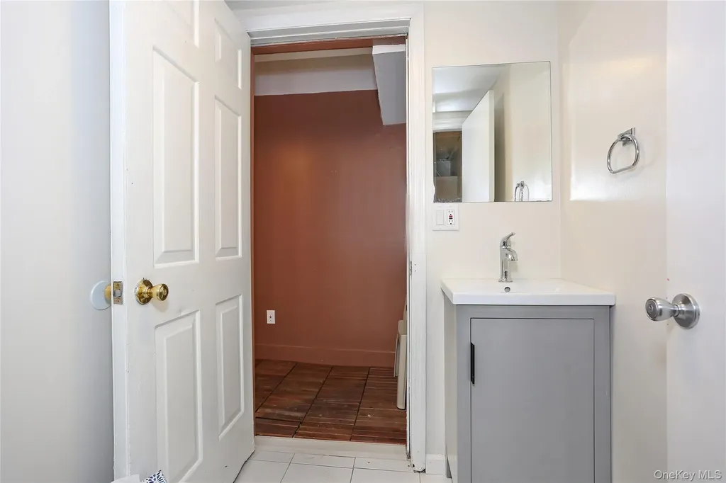 17 Harvard Square Woodridge NY 12789