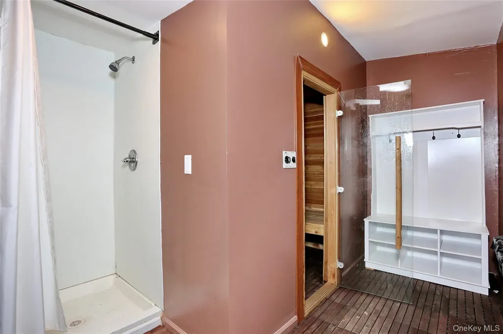 17 Harvard Square Woodridge NY 12789