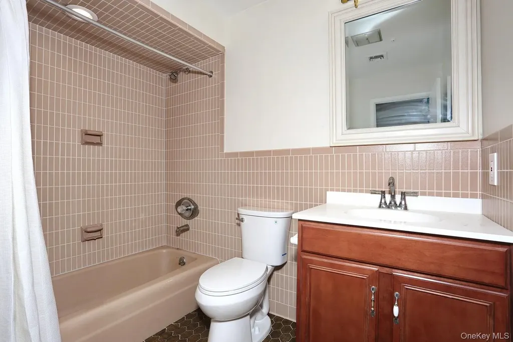 17 Harvard Square Woodridge NY 12789