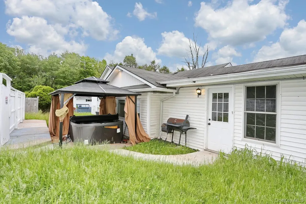 17 Harvard Square Woodridge NY 12789