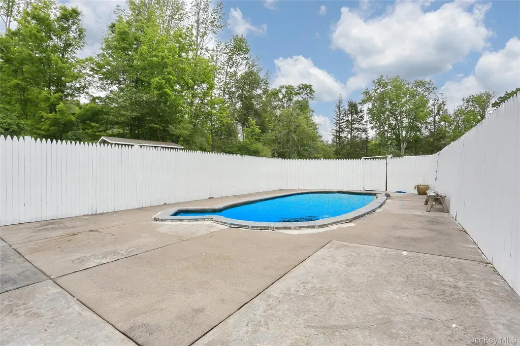 17 Harvard Square Woodridge NY 12789