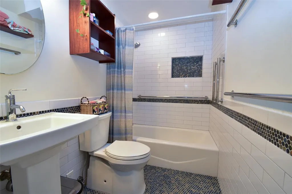 16 Suffolk Down Shoreham NY 11786