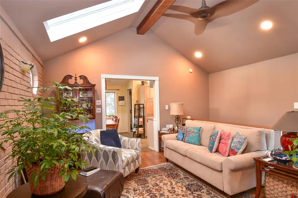 16 Suffolk Down Shoreham NY 11786