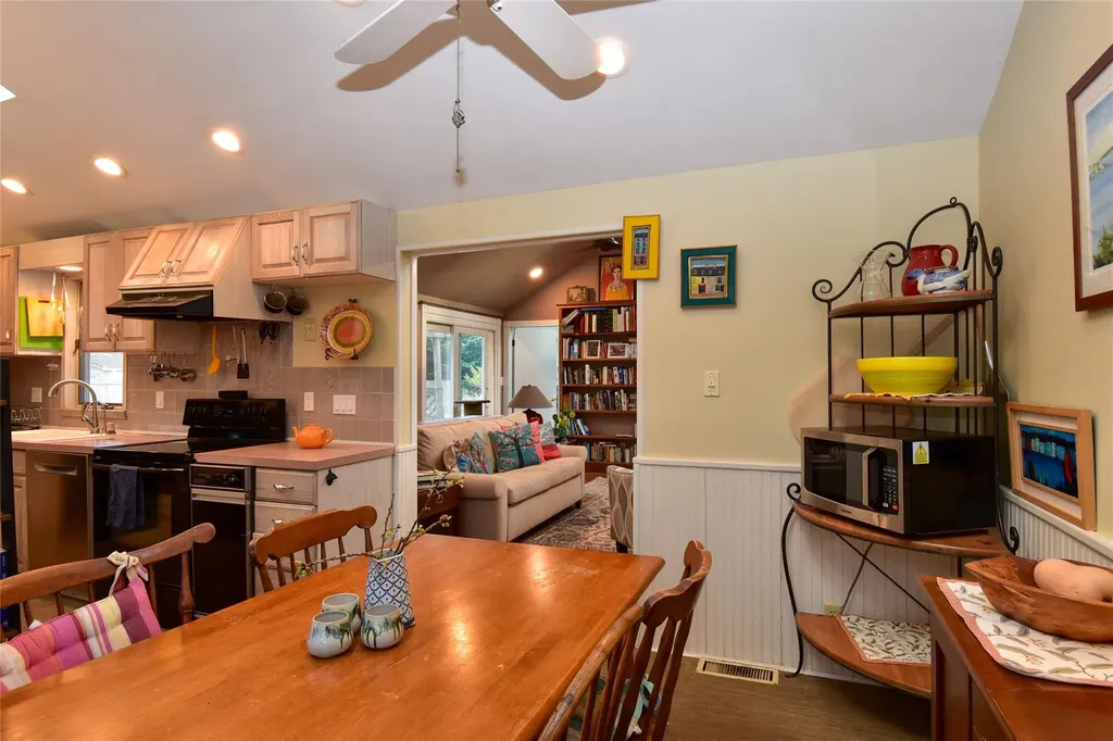 16 Suffolk Down Shoreham NY 11786