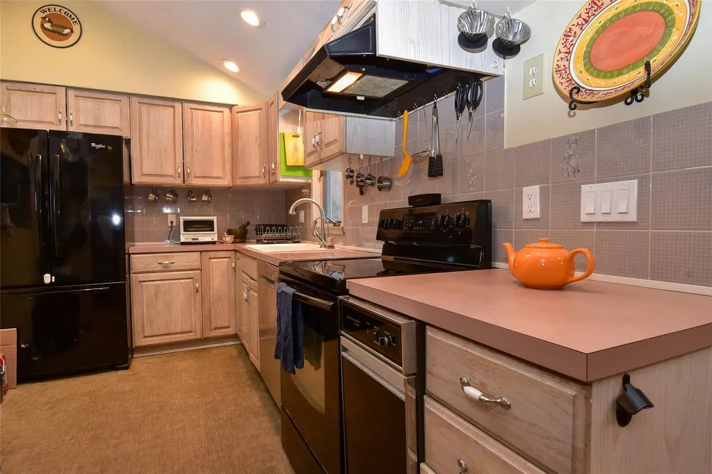 16 Suffolk Down Shoreham NY 11786