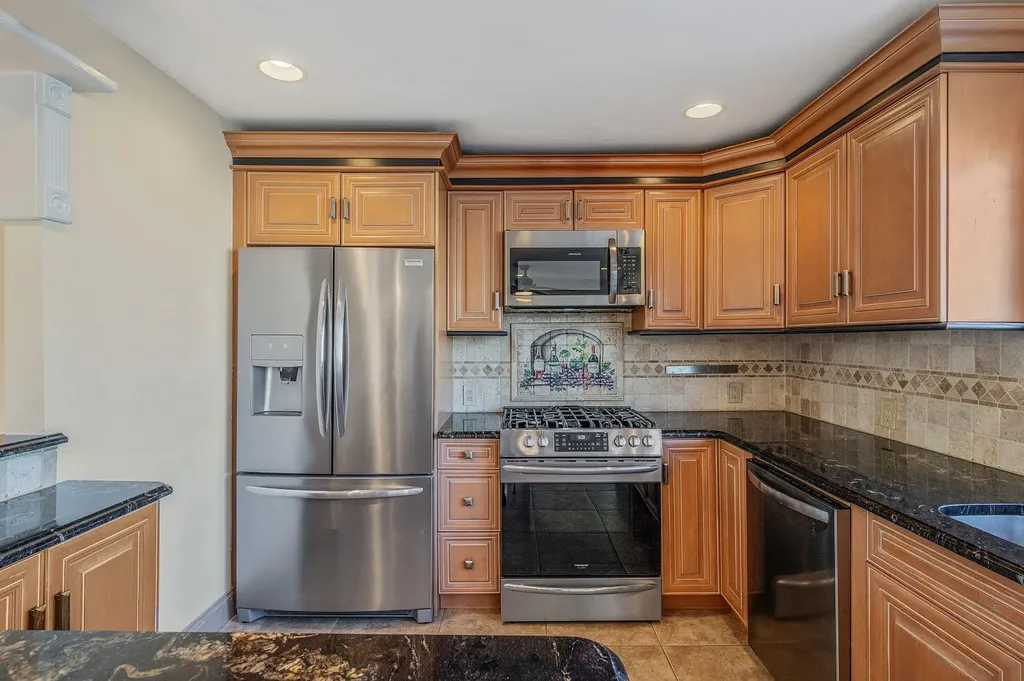 827 W Bay Drive West Islip NY 11795