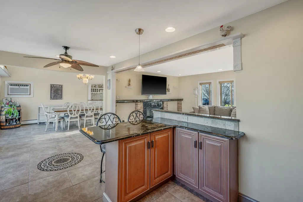 827 W Bay Drive West Islip NY 11795